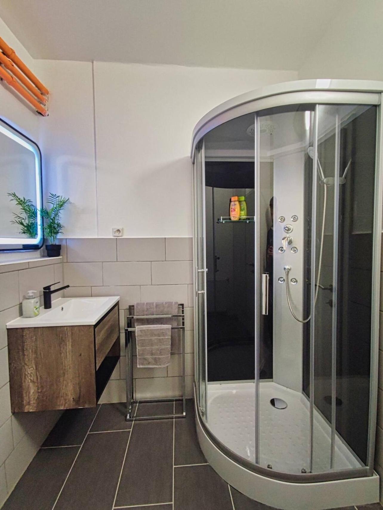 Charmante Wohnung Nahe Wiener Stadthalle Buitenkant foto
